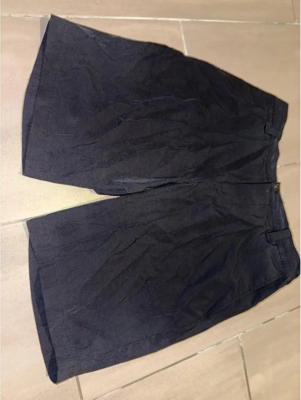 Banana Republic Black chino shorts with subtle pinstripe #chino #pinstripe